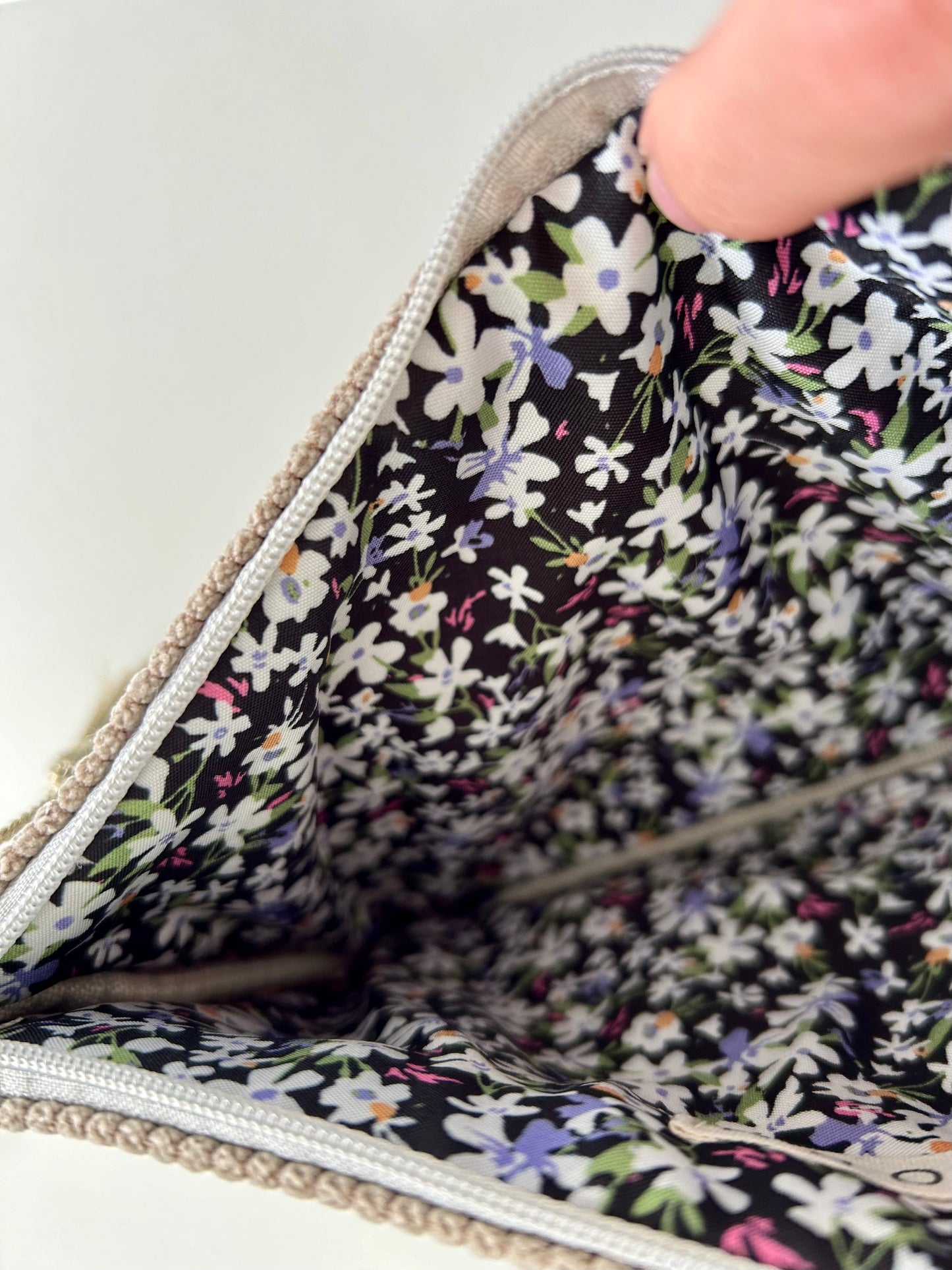 Trousse cœurs grise