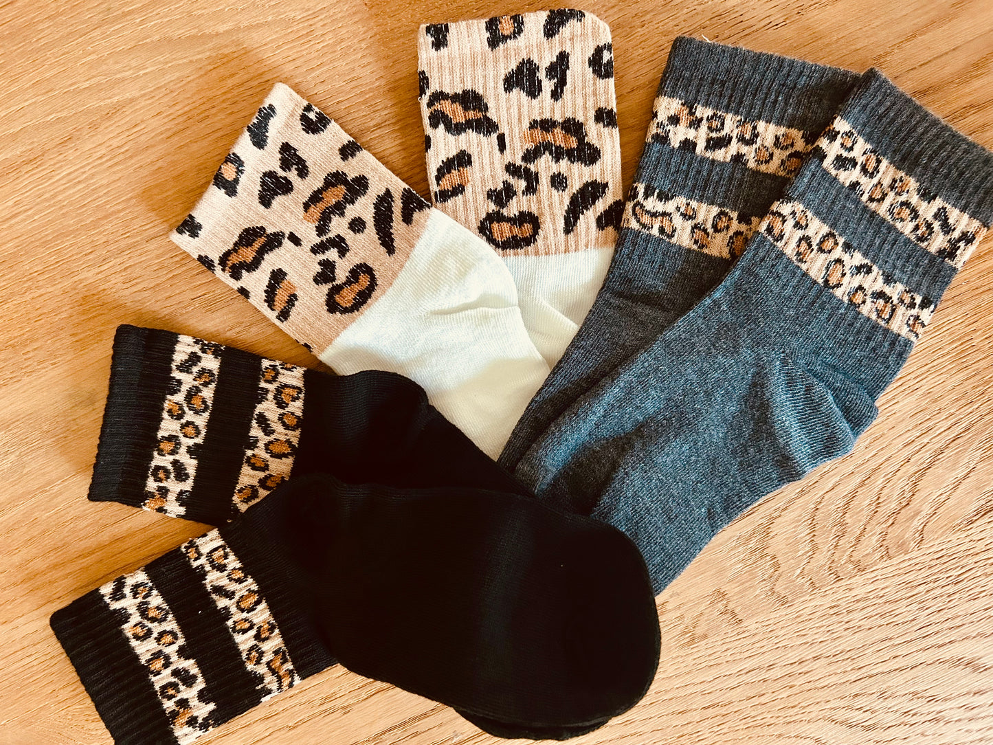 Chaussettes blanches motif léopard